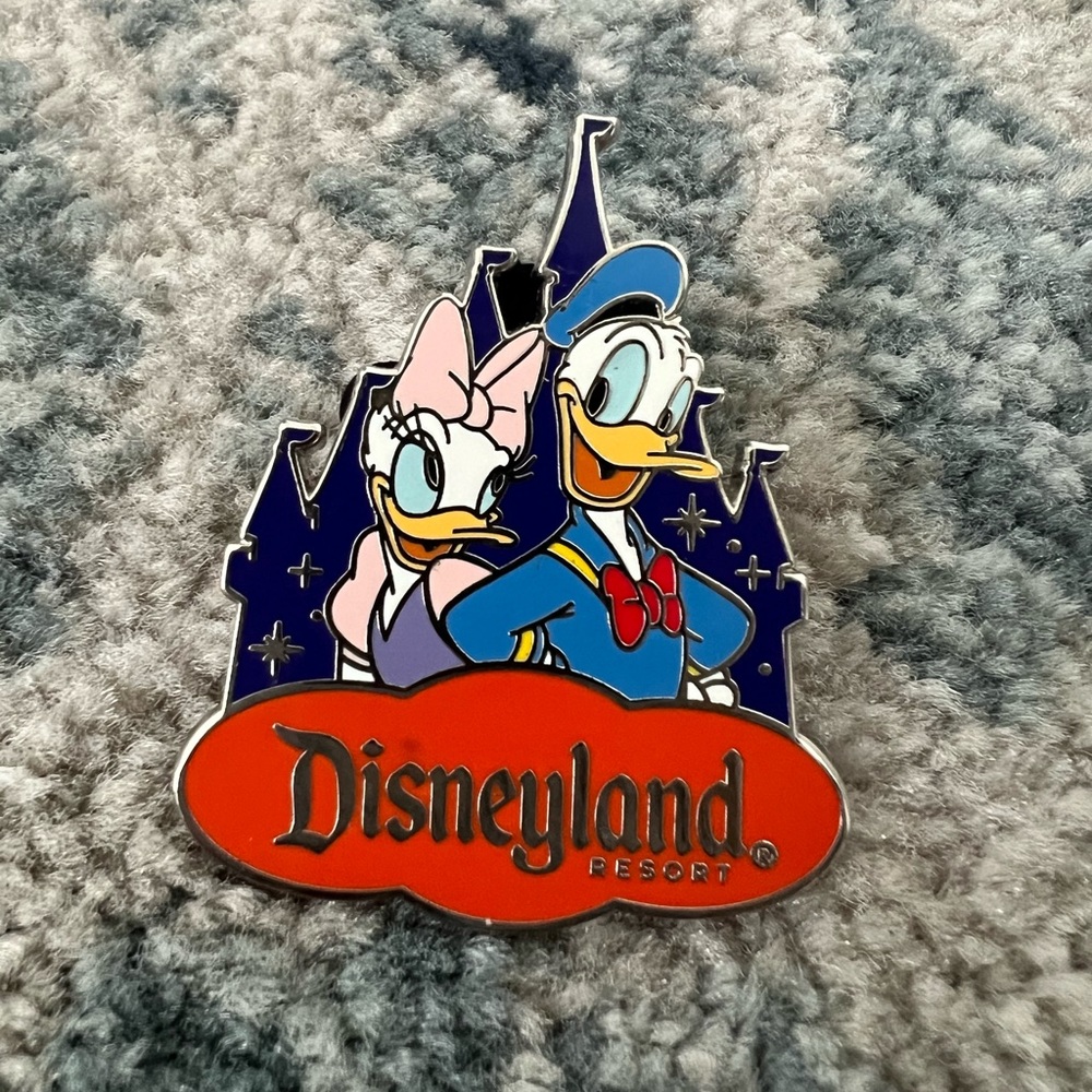Disneyland Resort Donald and Daisy Trading Pin